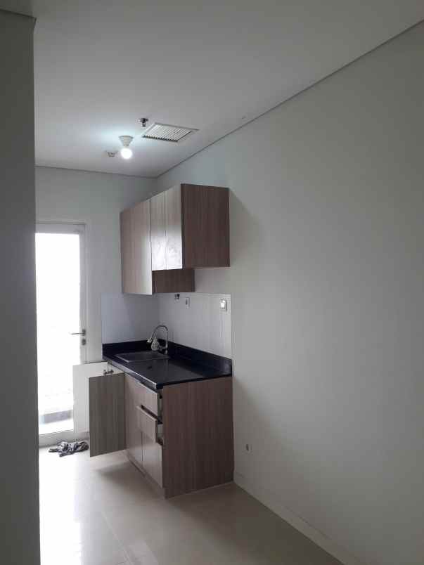 disewakan tahunan 1 br unfurnished madison park