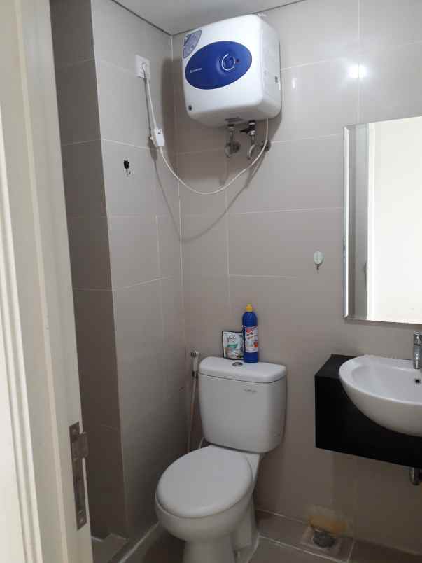 disewakan tahunan 1 br unfurnished madison park