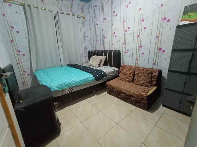 jual rumah bu 2 lantai 275jt