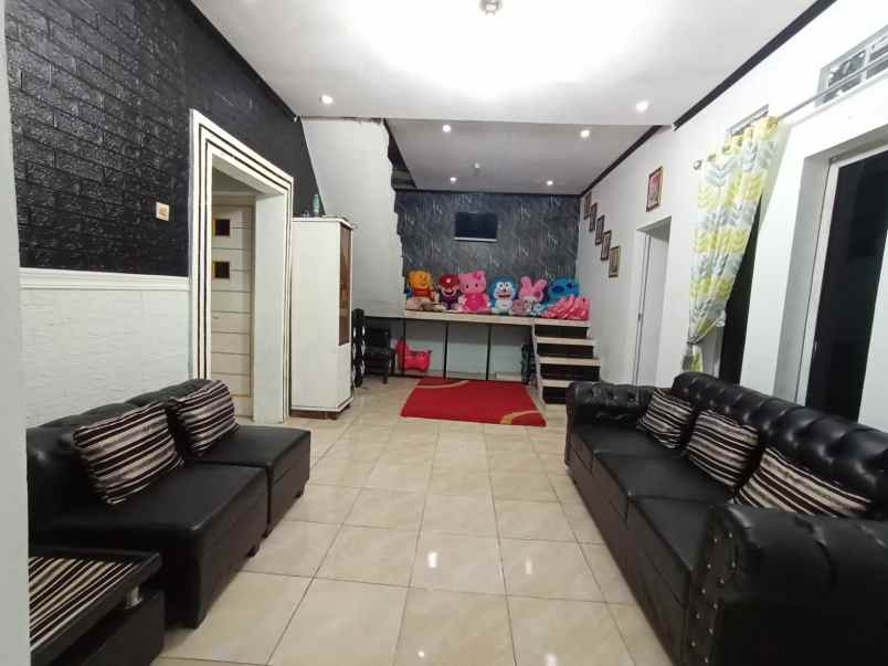 jual rumah bu 2 lantai 275jt