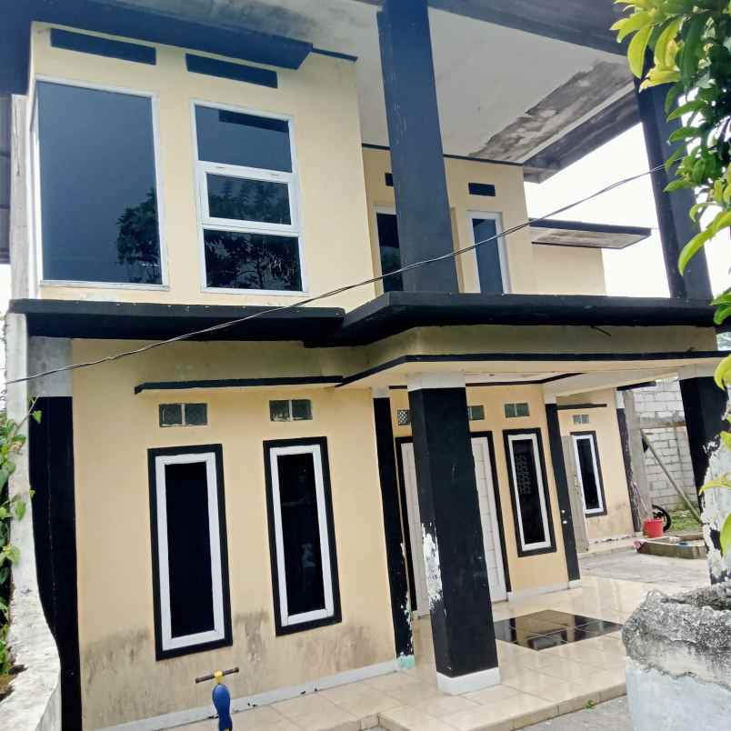 jual rumah bu 2 lantai 275jt