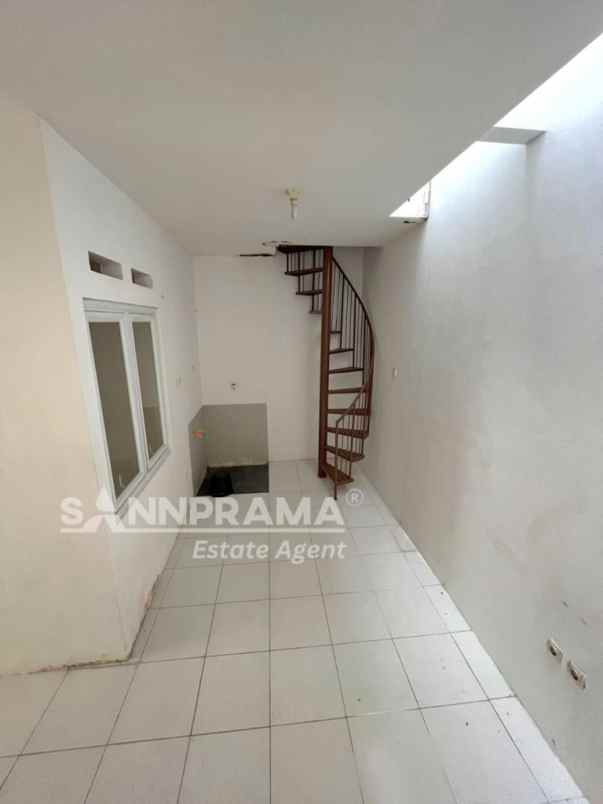 jual rumah second 1 5 lt di sukmajaya