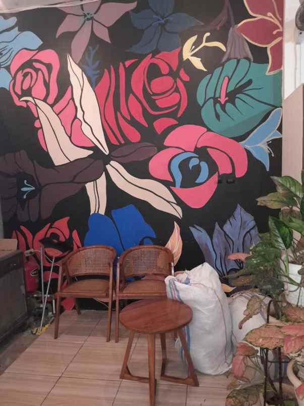 ruko pinggir jalan besar