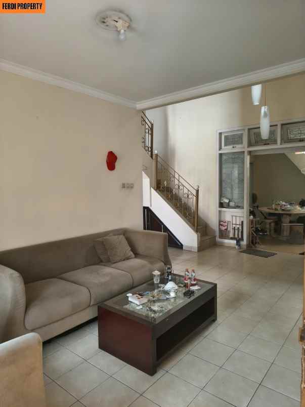 rumah 2 lantai apik perumahan telaga golf sawangan