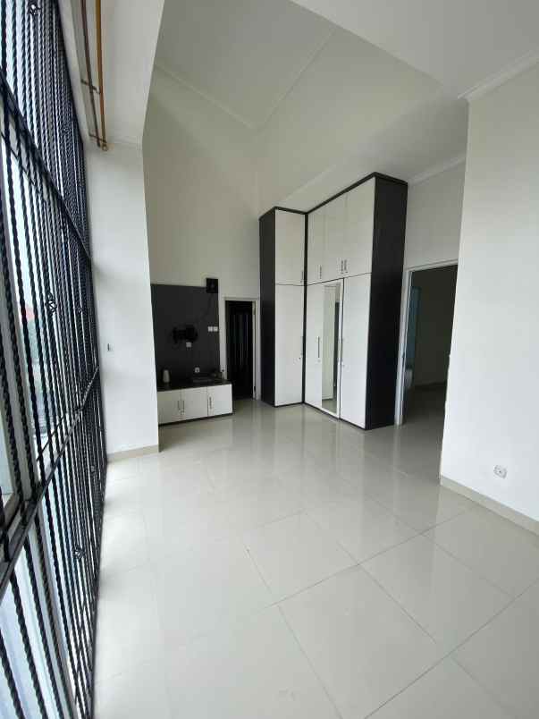 rumah 2 lantai dalam cluster di pondok kelapa jaktim