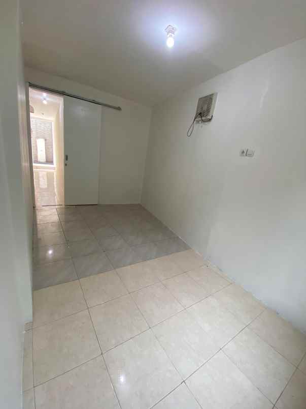 rumah 2 lantai dalam cluster di pondok kelapa jaktim