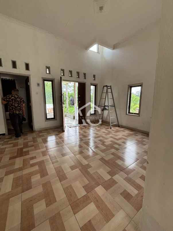 rumah 2 lantai di pakisaji malang