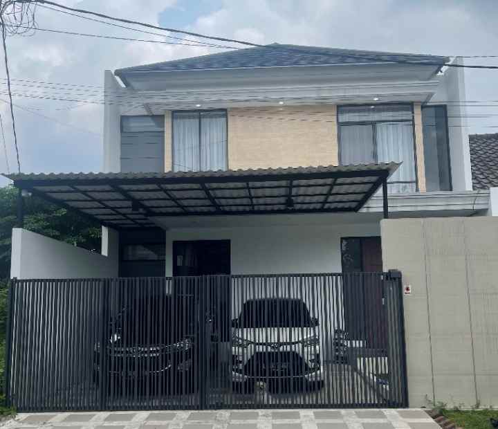 rumah 2 lantai full furnished di tenggilis mejoyo