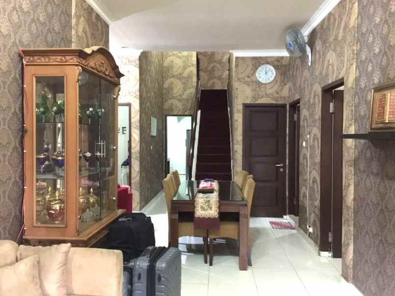 rumah 2 lantai luas 222m type 6kt cakung jakarta timur