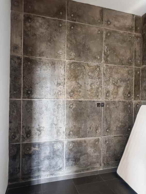 rumah 2 lantai posisi hook di kadirojo kalasan sleman