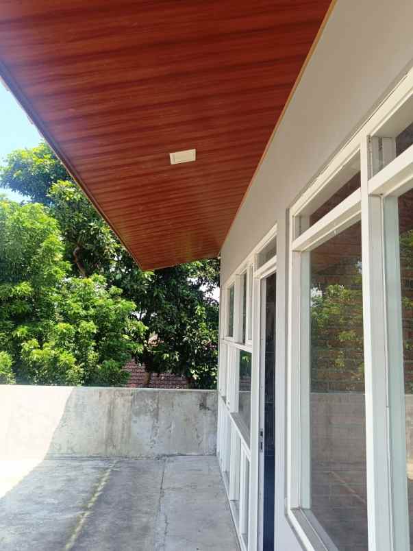 rumah 2 lantai posisi hook di kadirojo kalasan sleman