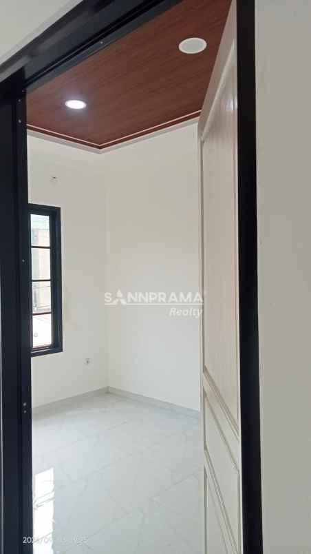rumah 2 lantai siap huni di tanah baru depok