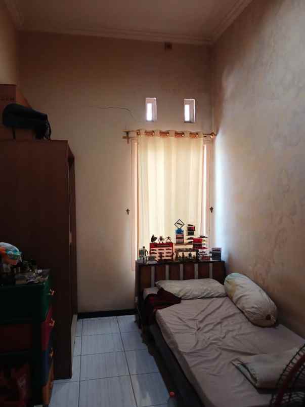rumah 2 lantai siap huni jl karang asem surabaya timur