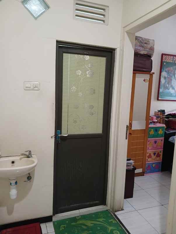 rumah 2 lantai siap huni jl karang asem surabaya timur
