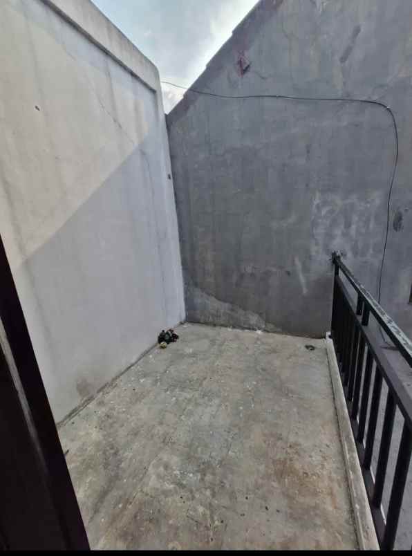 rumah 2lt dalam perumahan di ciherang tapos depok