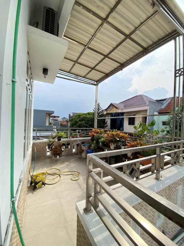 rumah 3 lantai siap huni di harapan indah kota bekasi