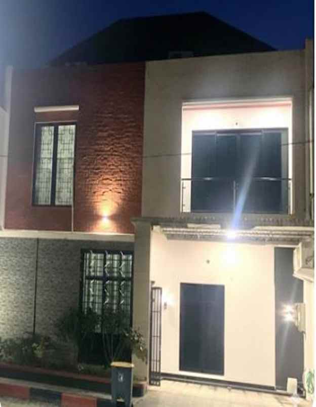 rumah 5kt sby brt dekat kidzania