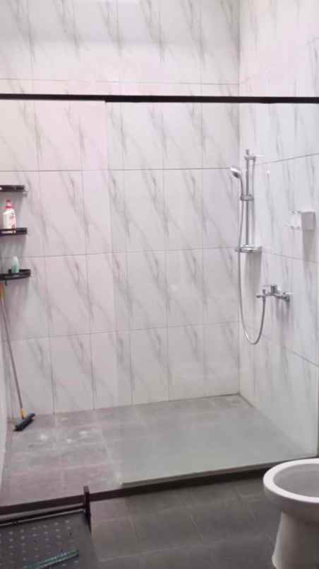 rumah 5kt sby brt dekat kidzania