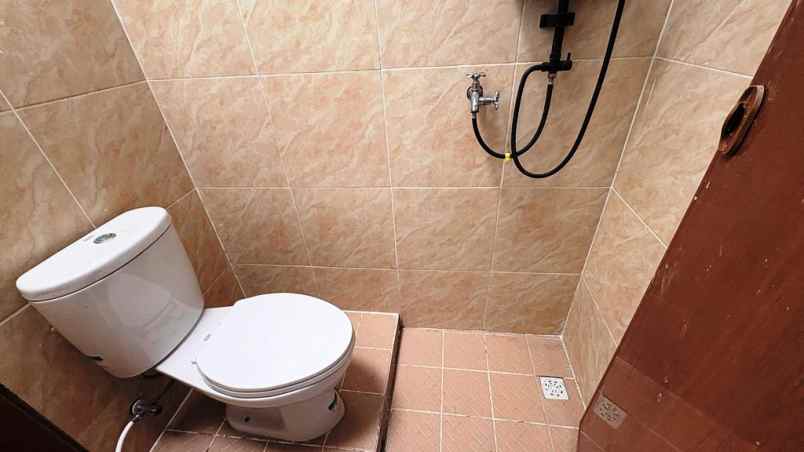 rumah 6 kamar konsep kost kostan di pemogan denpasar