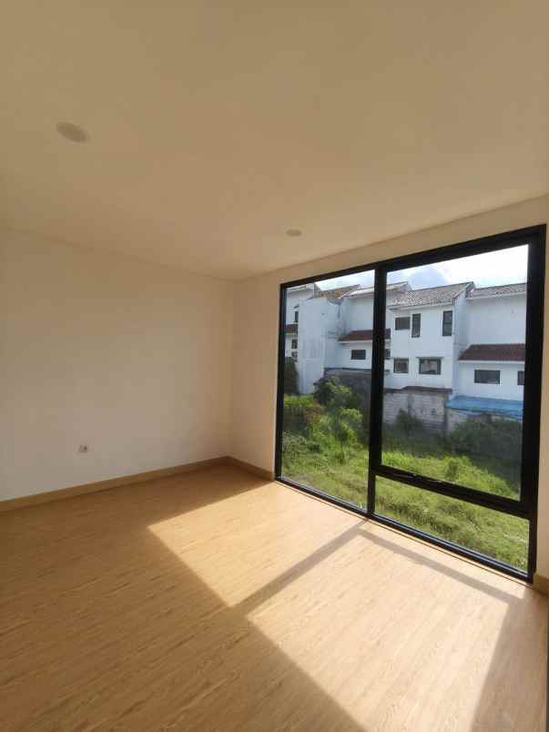 rumah 600 jutaan paling dekat upi sayap setiabudi