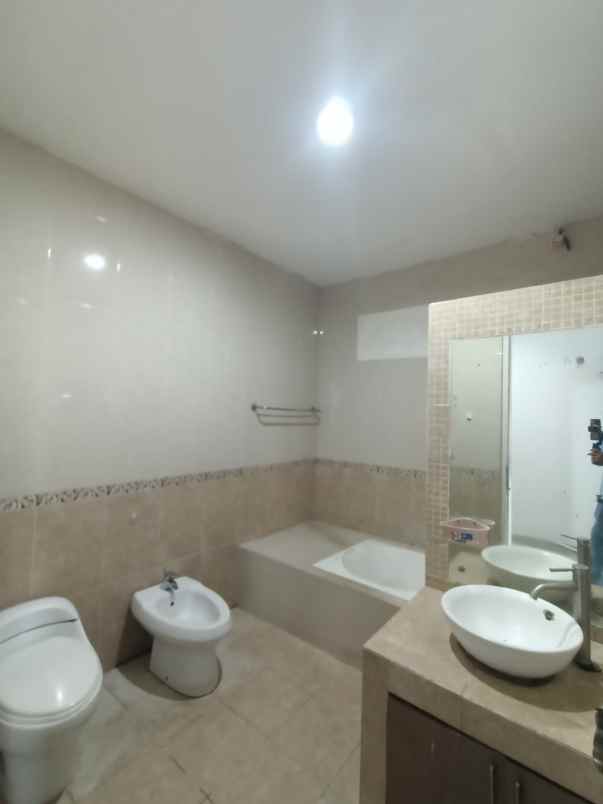 rumah bagus siap huni dengan private swimming pool