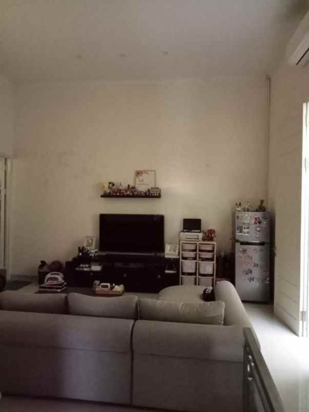 rumah bagus terawat surabaya timur