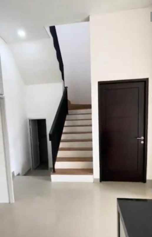 rumah baru 2 lantai dalam cluster beji depok