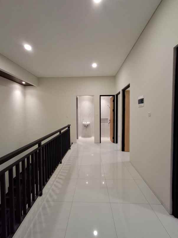 rumah baru 2 lantai lux di golf arcamanik kota bandung