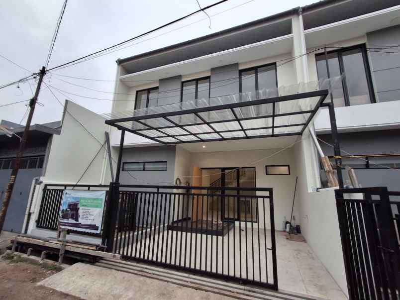 rumah baru 2 lantai lux di golf arcamanik kota bandung