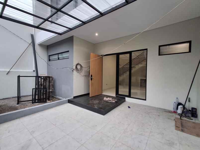 rumah baru 2 lantai lux di golf arcamanik kota bandung