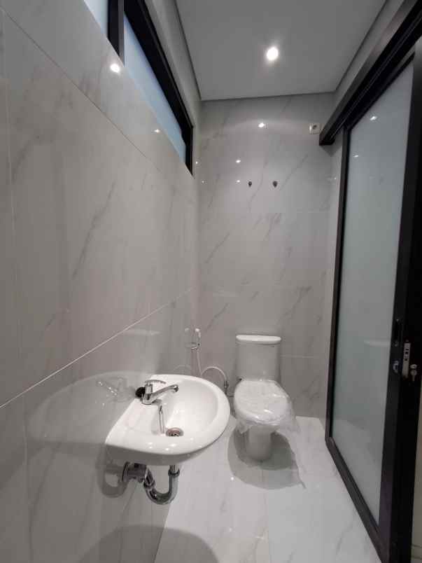 rumah baru 2 lantai lux di golf arcamanik kota bandung