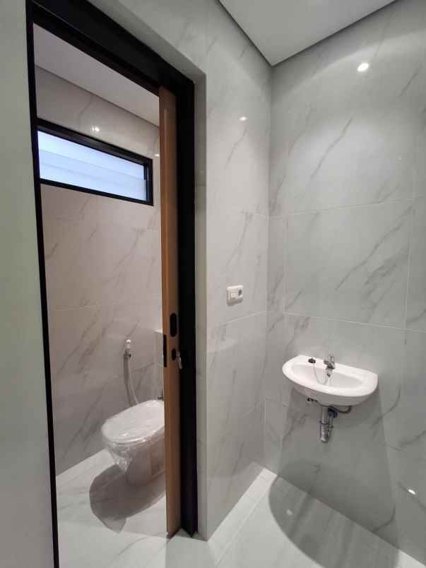 rumah baru 2 lantai lux di golf arcamanik kota bandung