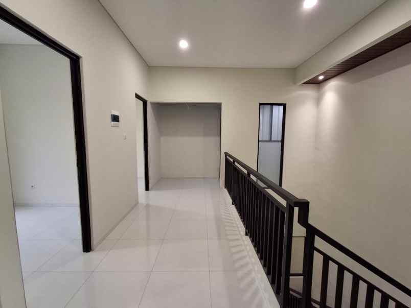 rumah baru 2 lantai lux di golf arcamanik kota bandung