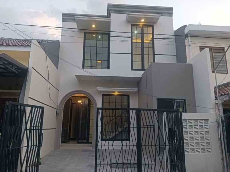 rumah baru 2 lantai mulyosari listrik 2200watt