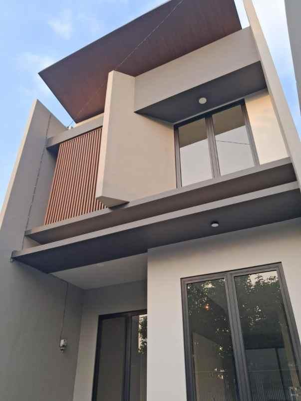 rumah baru modern 2 lantai manyar jaya strategis