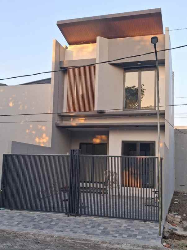 rumah baru modern 2 lantai manyar jaya strategis