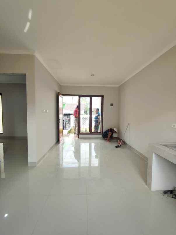 rumah baru non komplek dekat lrt cikunir 1