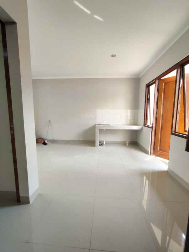 rumah baru non komplek dekat lrt cikunir 1