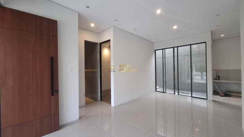 rumah besar tanah luas siap huni di purwomartani shm