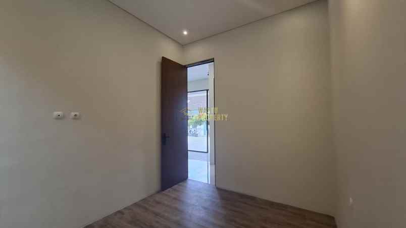 rumah besar tanah luas siap huni di purwomartani shm