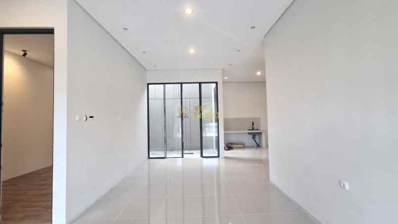 rumah besar tanah luas siap huni di purwomartani shm