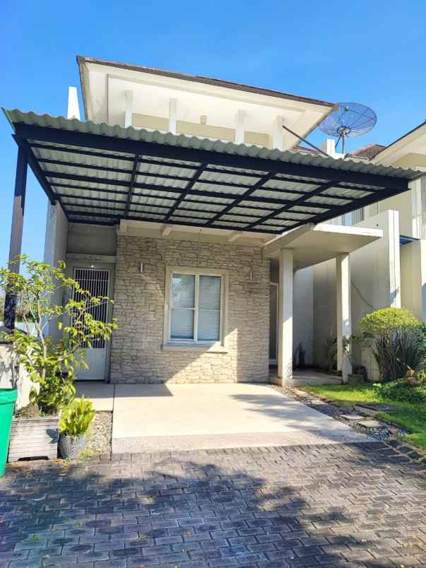 rumah beserta furnish bagus wisata bukit mas