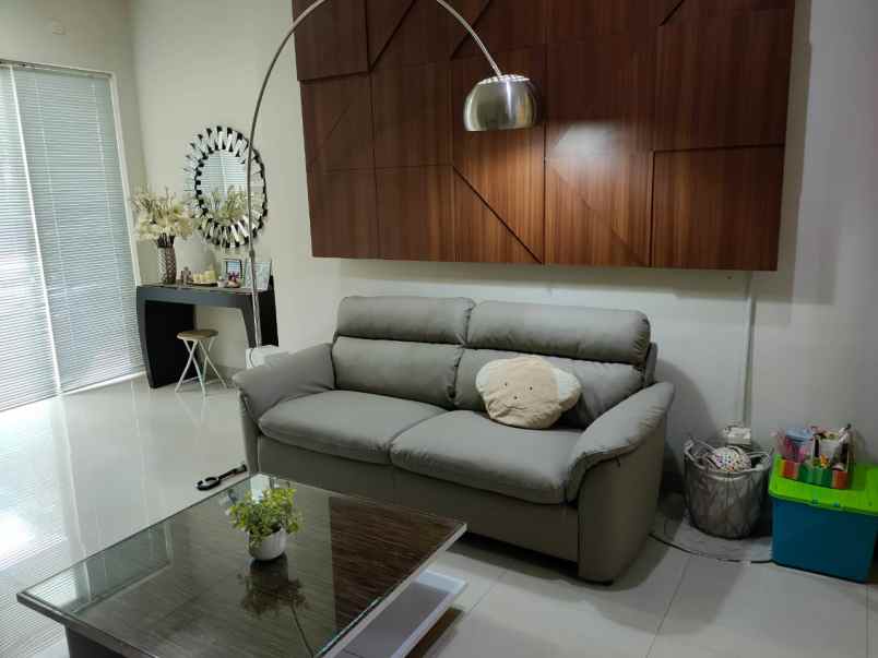 rumah beserta furnish bagus wisata bukit mas