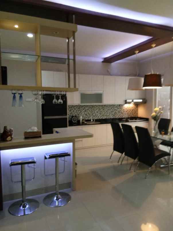 rumah beserta furnish bagus wisata bukit mas