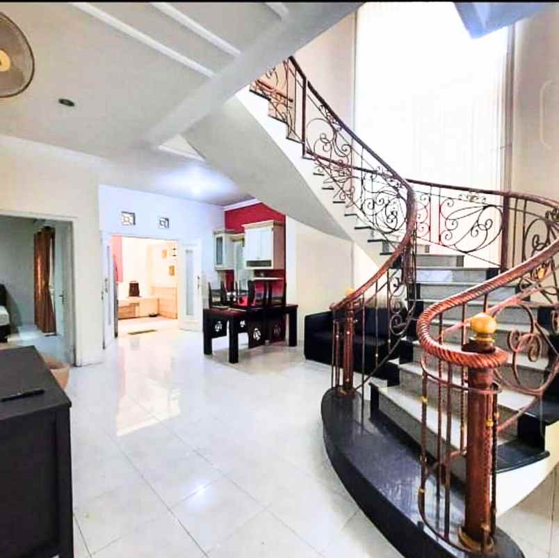 rumah cantik tenggilis mejoyo