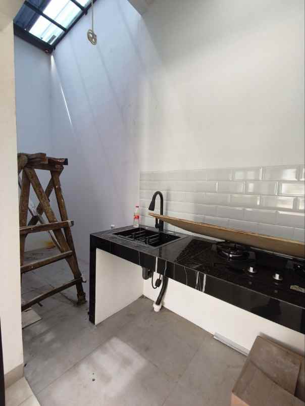 rumah cibubur jakarta timur tidak sampai 1m