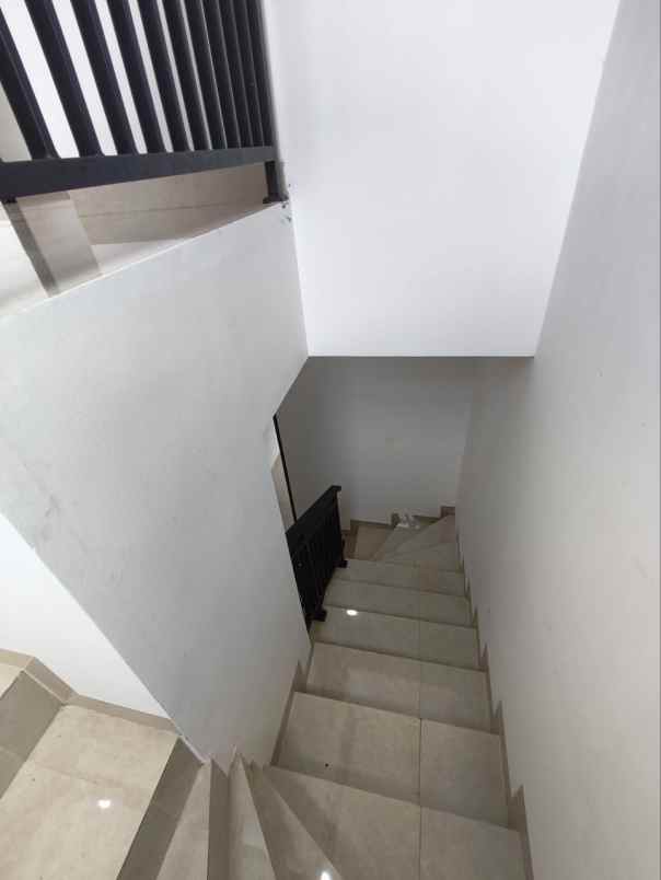 rumah cibubur jakarta timur tidak sampai 1m