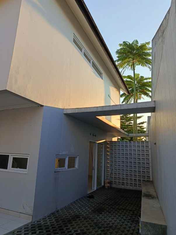 rumah cisaranten kulon arcamanik bandung timur