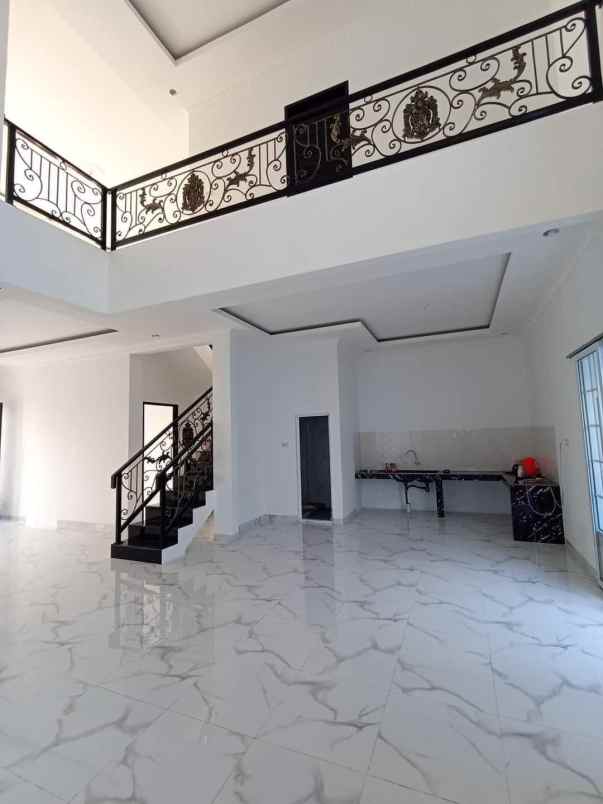 rumah classic 2 lantai di komplek pemda pekanbaru