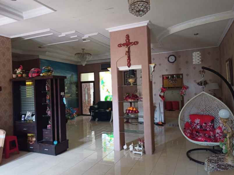 rumah darmo harapan hadap selatan barat